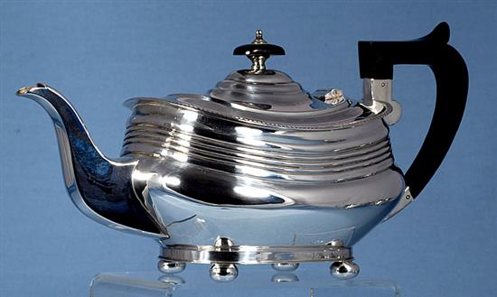 A 1940s silver three piece tea set, by William Bush & Sons, teapot height 156mm, gross weight 41.2oz/1283grms